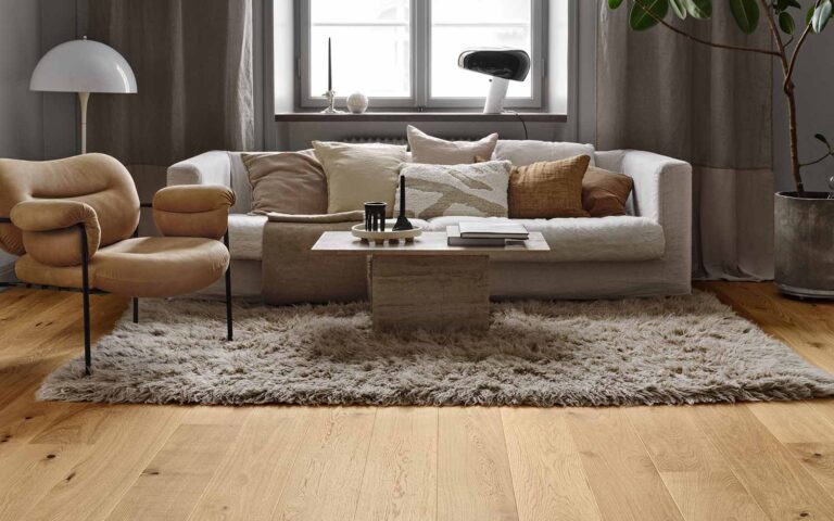 Il pavimento in legno dall'aspetto classico e tradizionale è la scelta giusta per chi cerca un pavimento durevole nel tempo ed elegante