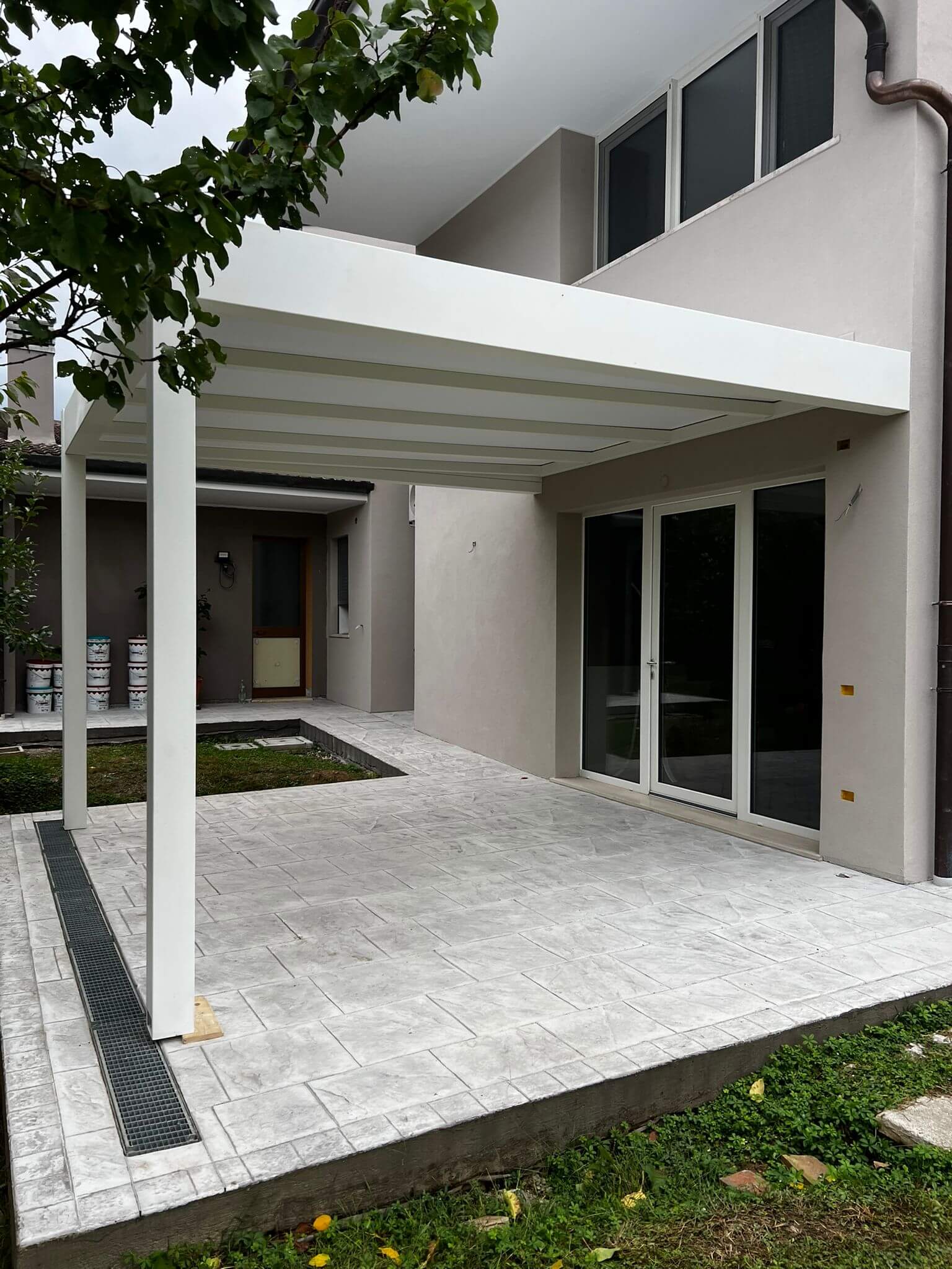 Pergola auto esterna 2