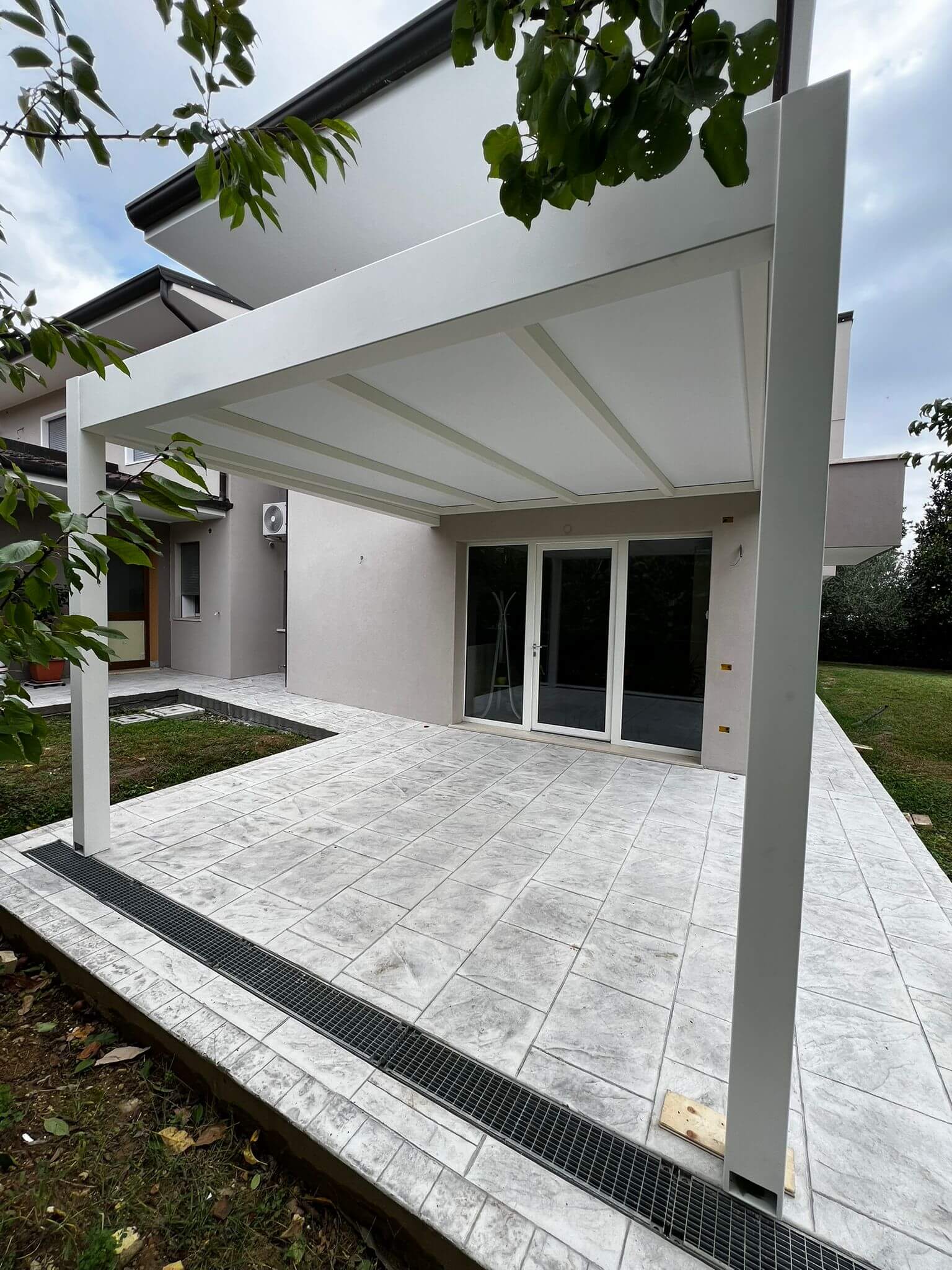 Pergola auto esterna 3