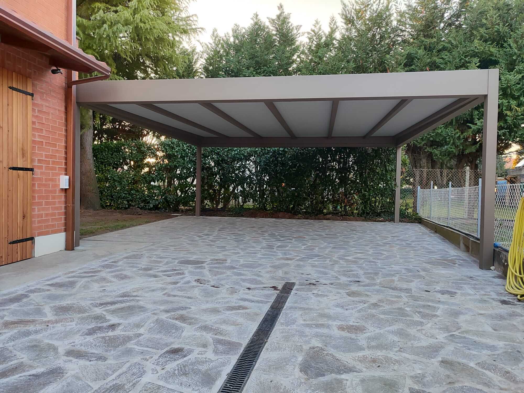 Pergola auto esterna 4